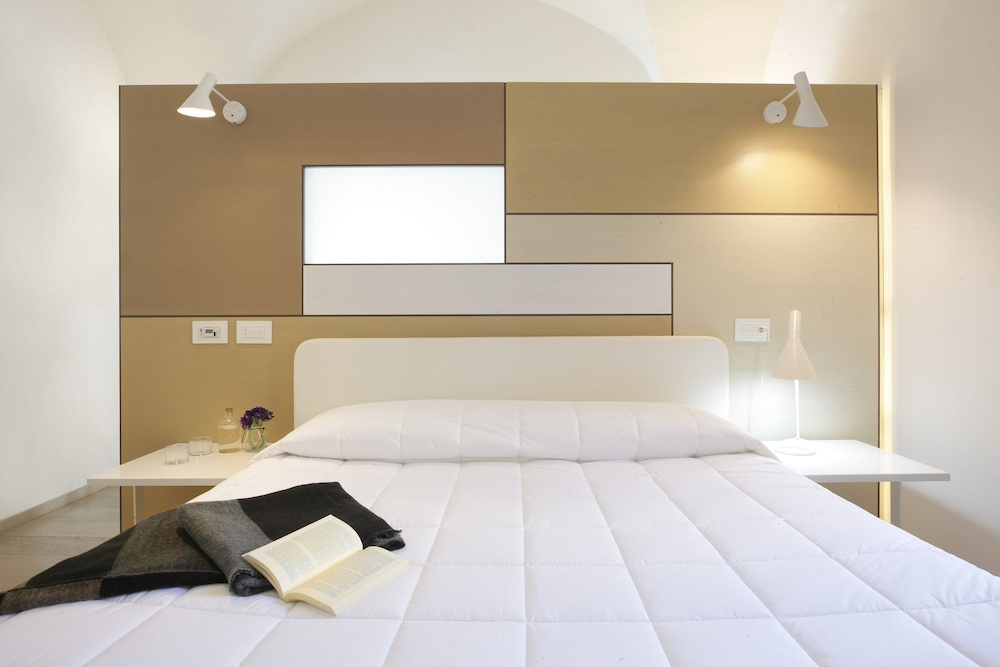 SANTACROCE LUXURY ROOMS 8/48
