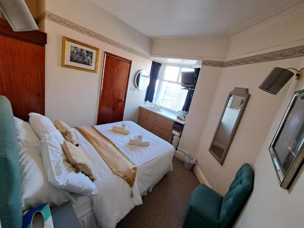 OYO Lily Hotel Blackpool 2/19
