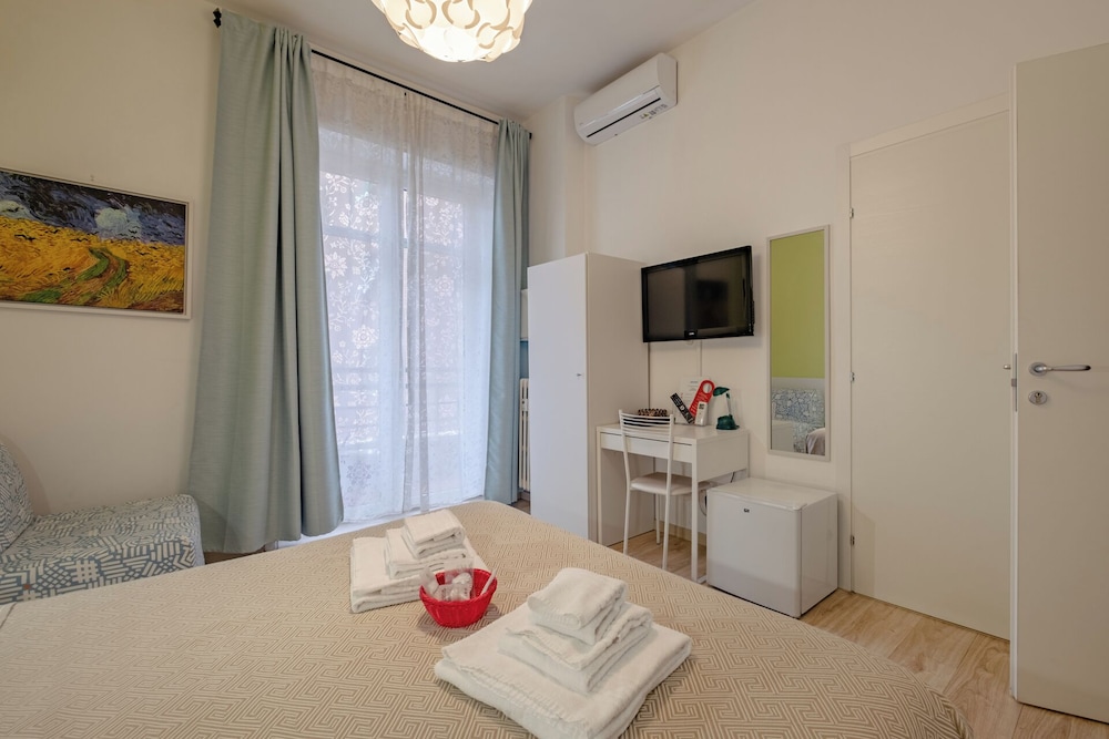 Damiani Sister Guest House 10/50