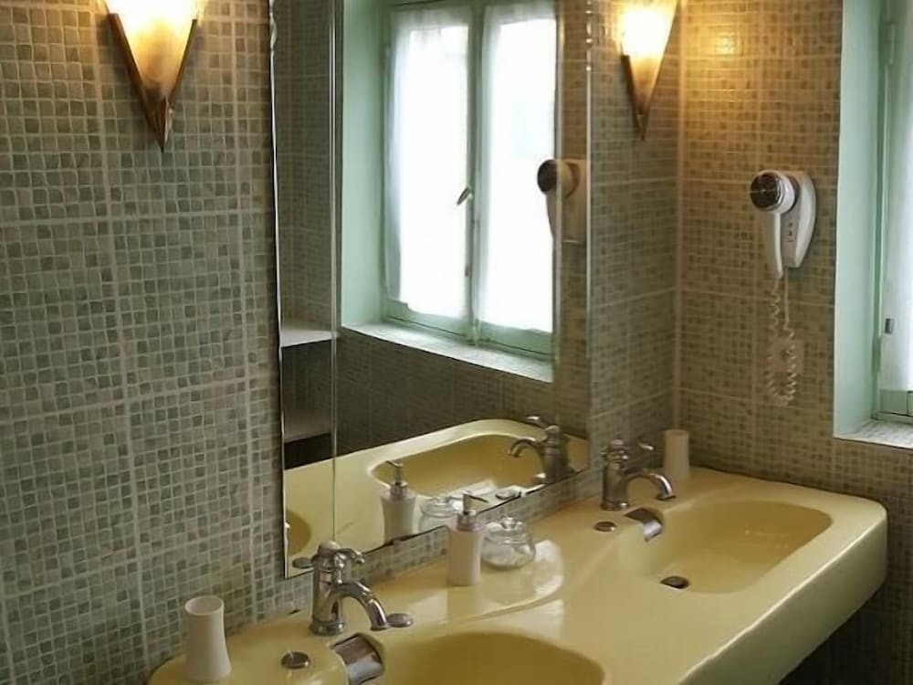 Castel Bayeux Guesthouse 43/50