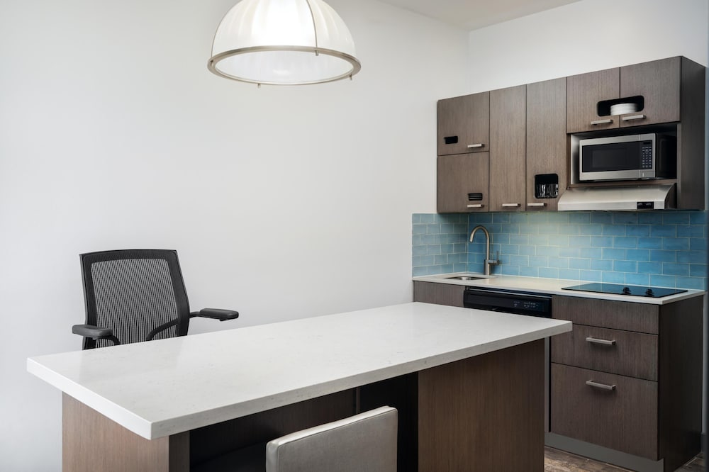 HYATT HOUSE NAPLES/5TH AVENUE 17/75
