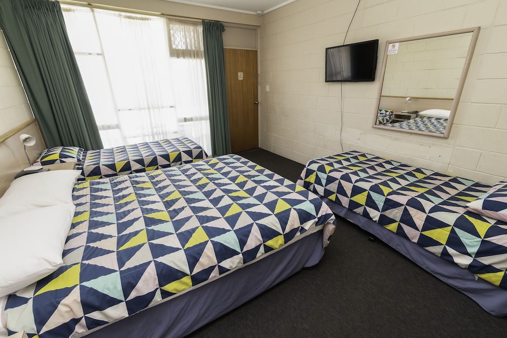 PRINCE MARK MOTOR INN 25/47
