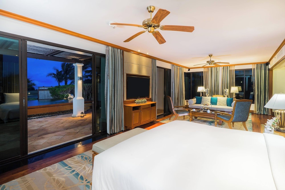 1 Bedroom, Suite, King Bed, Ocean Front, Private Pool