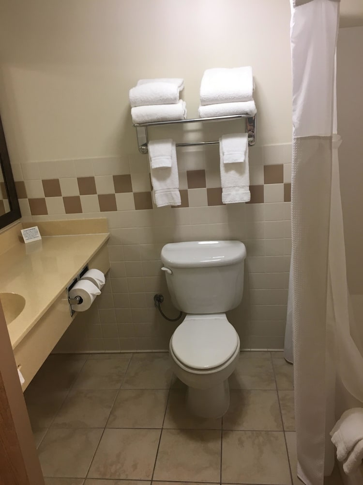 Americinn By Wyndham Monmouth 13/37