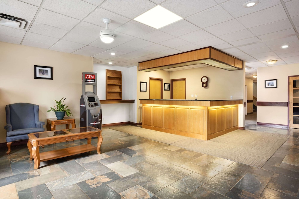 Days Inn By Wyndham Hinton 5/35