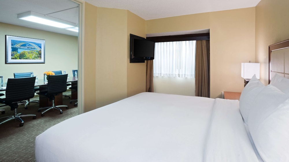 DoubleTree Suites by Hilton Cincinnati - Blue Ash 12/38