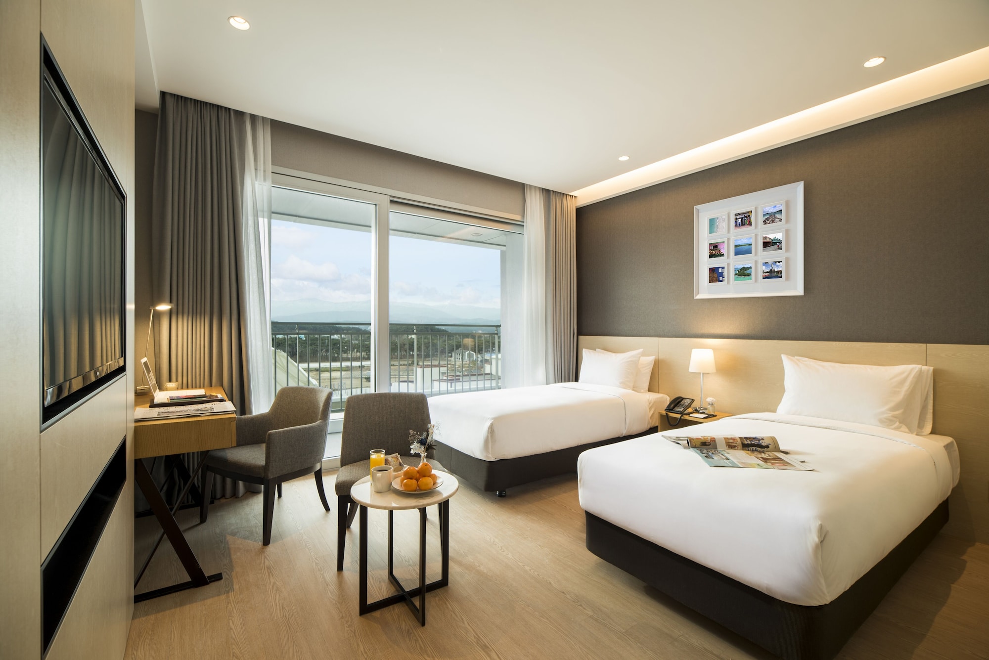 Hollywood, Superior, Twin Beds