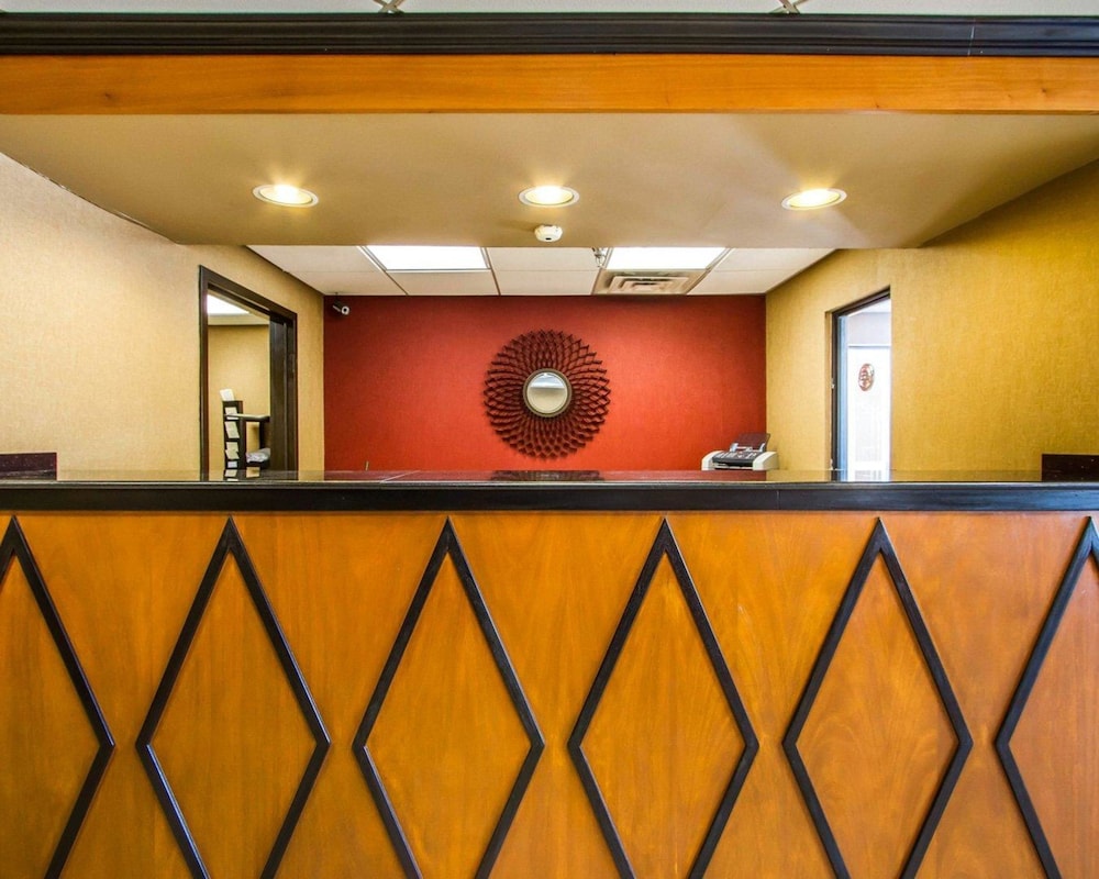 Rodeway Inn & Suites Clarksville near Governors Square Mall 7/22