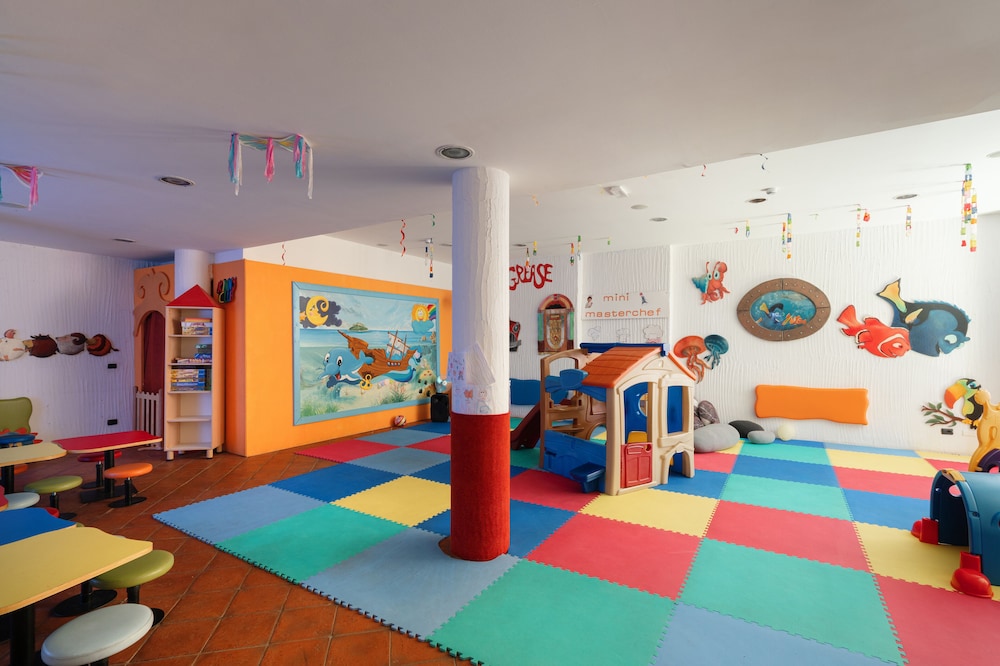 Hotel Resort And Spa Baia Caddinas 38/50