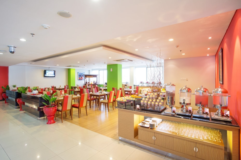 Atrium Premiere Hotel 41/53