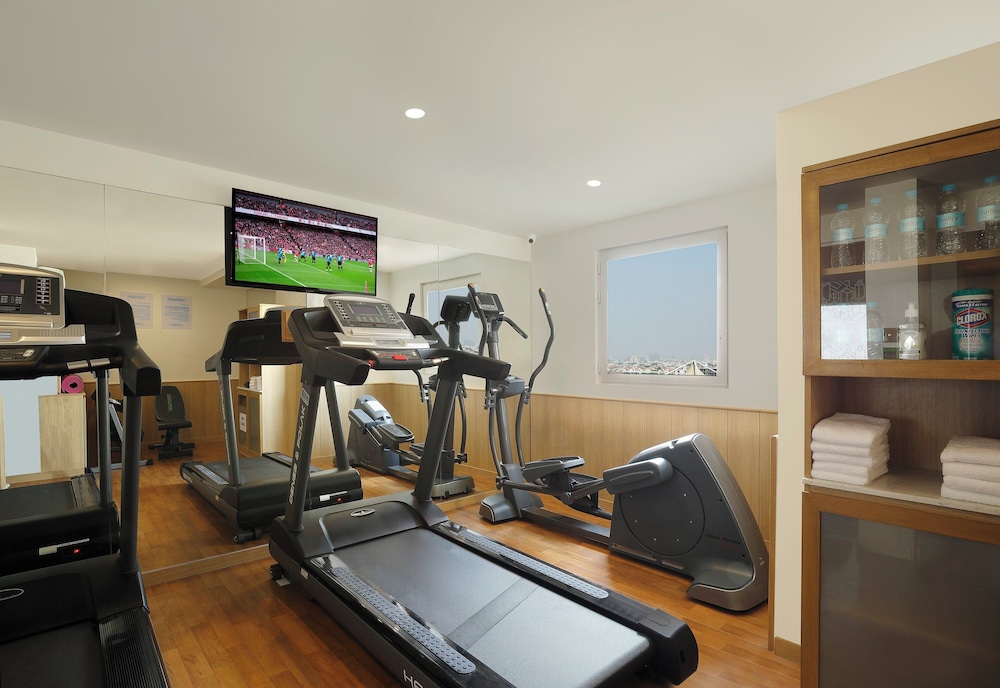 Holiday Inn Express Gurgaon Sector 50 24/49
