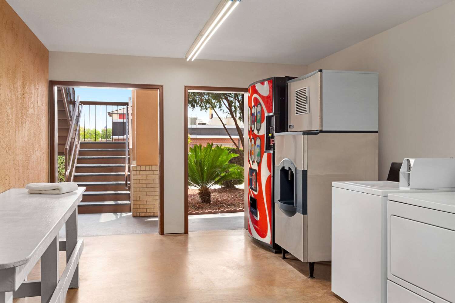 Ramada by Wyndham San Antonio Near SeaWorld/Lackland AFB 27/63