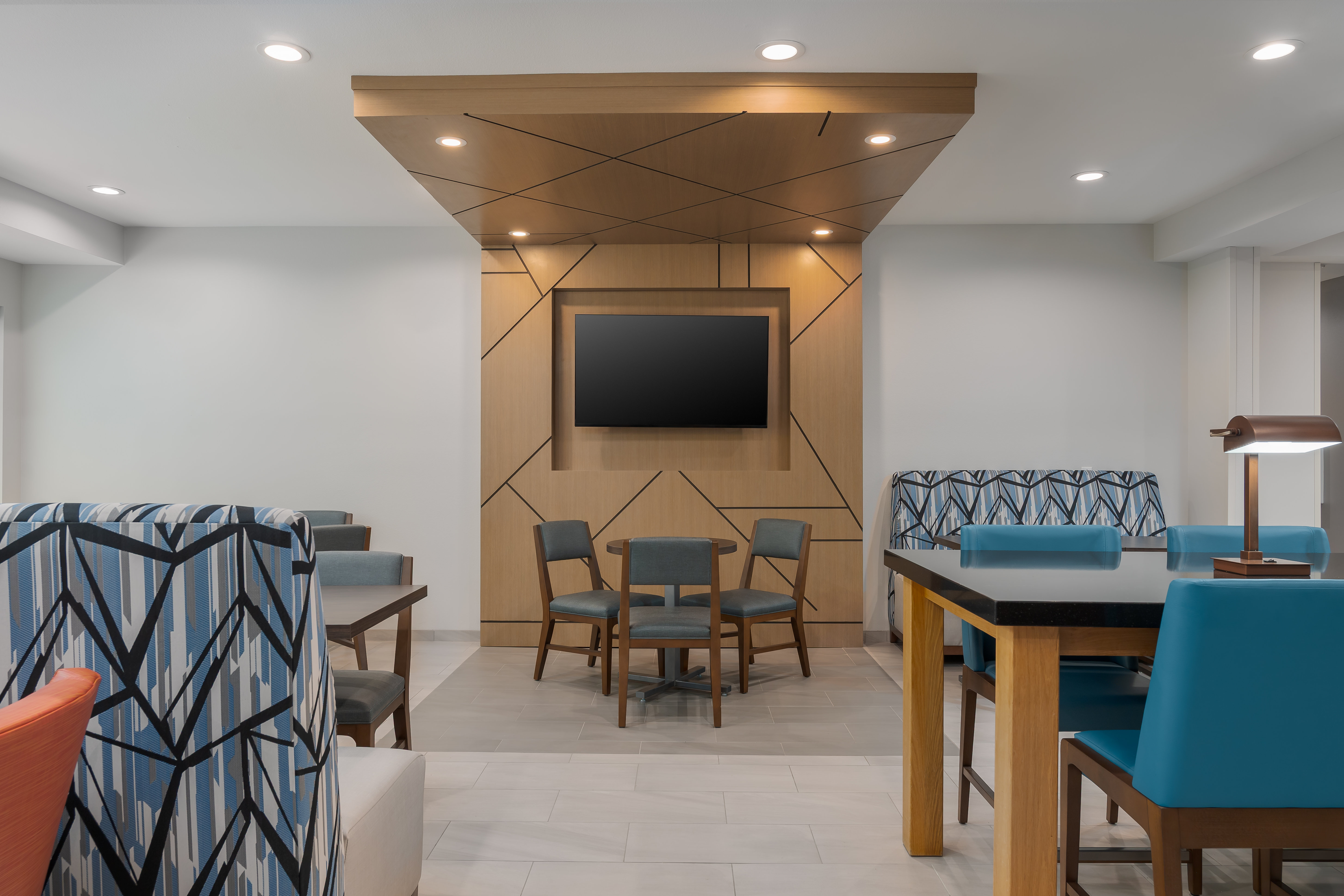 Holiday Inn Express Hotel Suites Alexandria 54/62