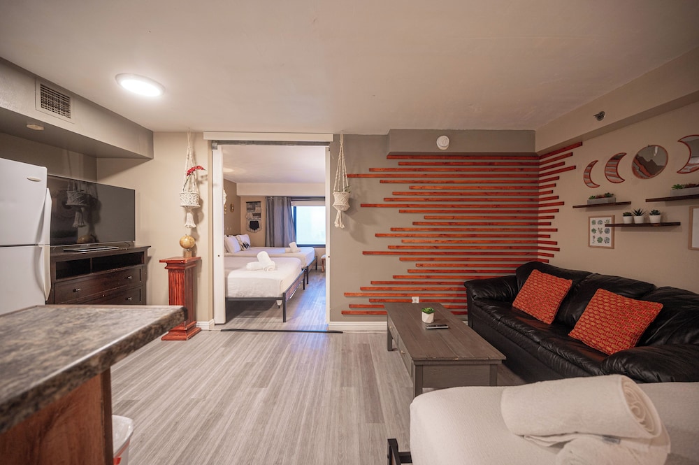1Bd1Ba w BonusRM Stay Together Suites 34/62
