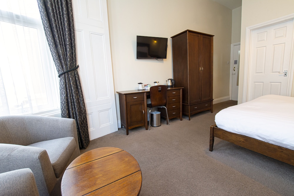 The Grosvenor Plymouth 24/64