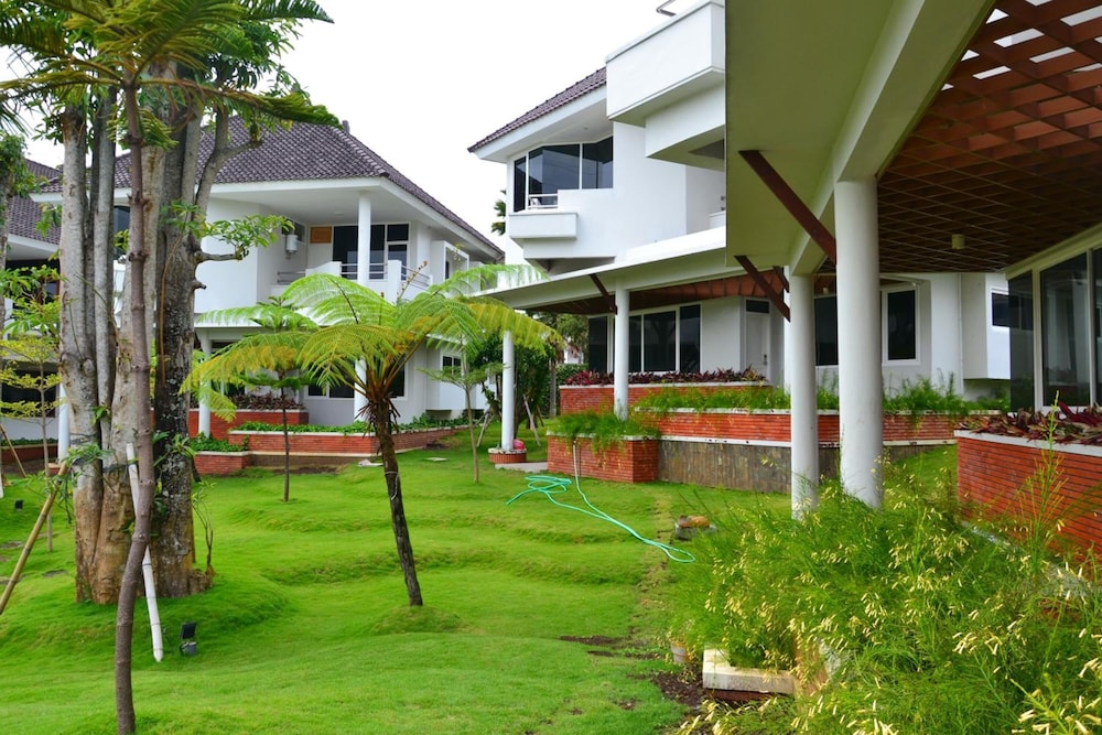 SAMARA RESORT 63/72