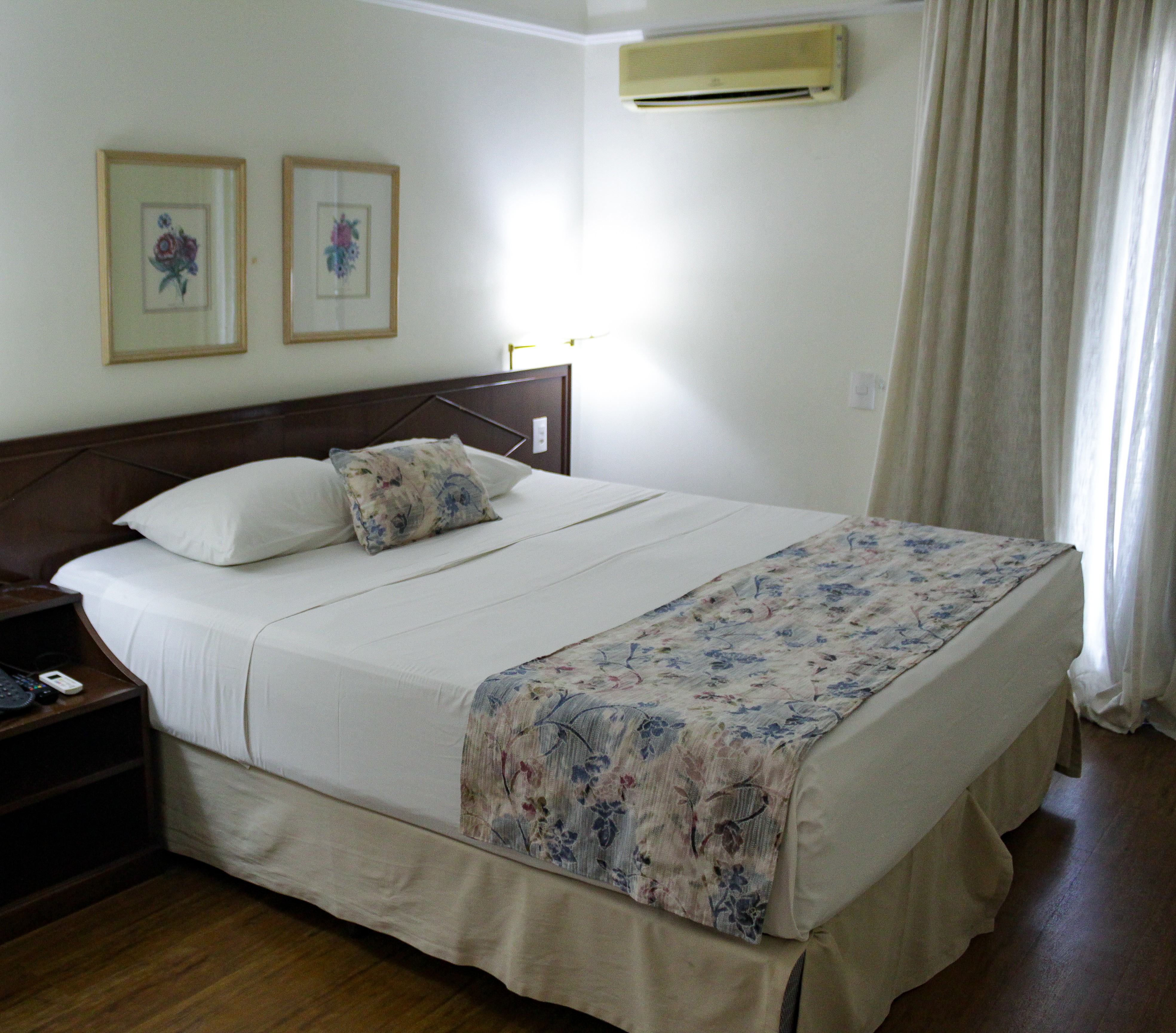 Suite, Single, Queen Bed