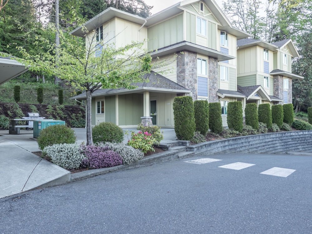 Vancouver Island University Residences 32/39