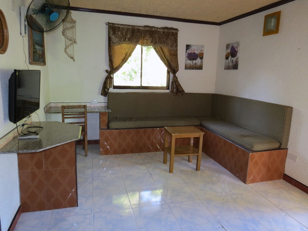 Alonaland Resort Apartelle 29/50