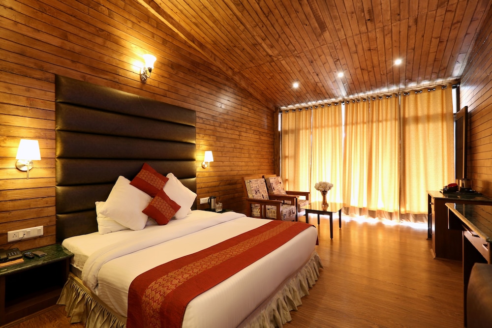 Premium, Queen Bed, Valley View