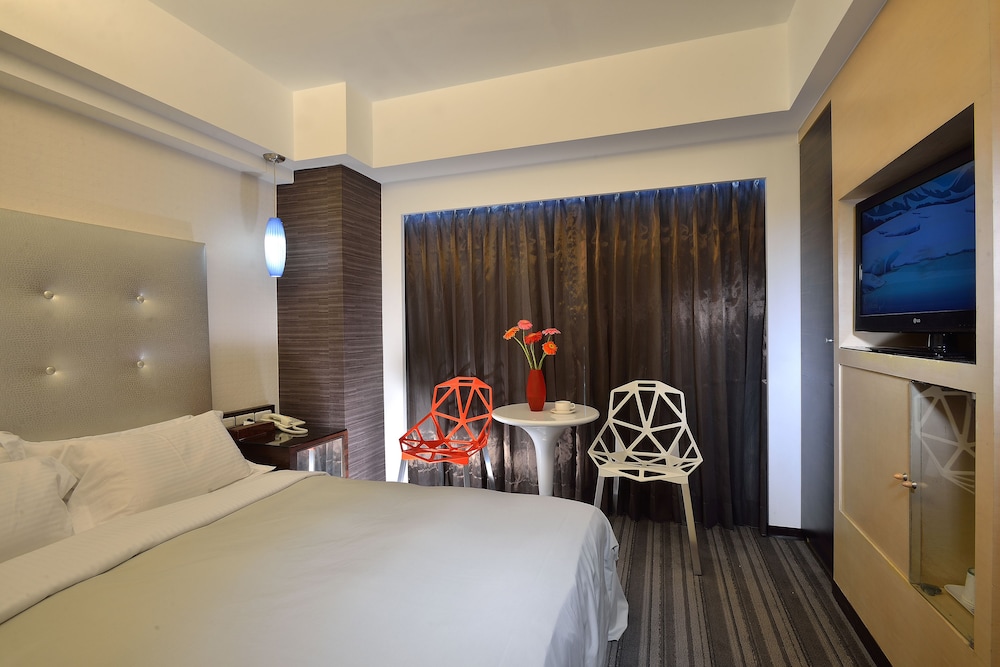 See S Revert Hotel 14/53