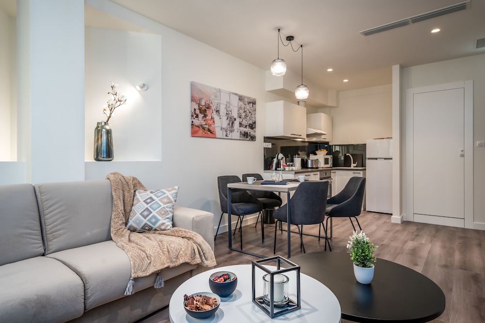 Urban Nest Suites and Apartments 43/75