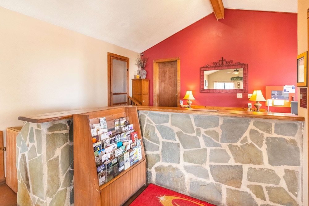 Econo Lodge Fredericksburg 11/33