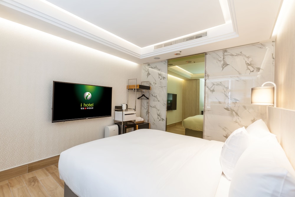 ROOM, DOUBLE BED