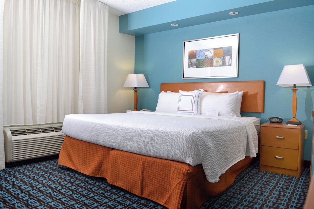 Room at Fairfield Inn Suites Effingham, EFFINGHAM - IL