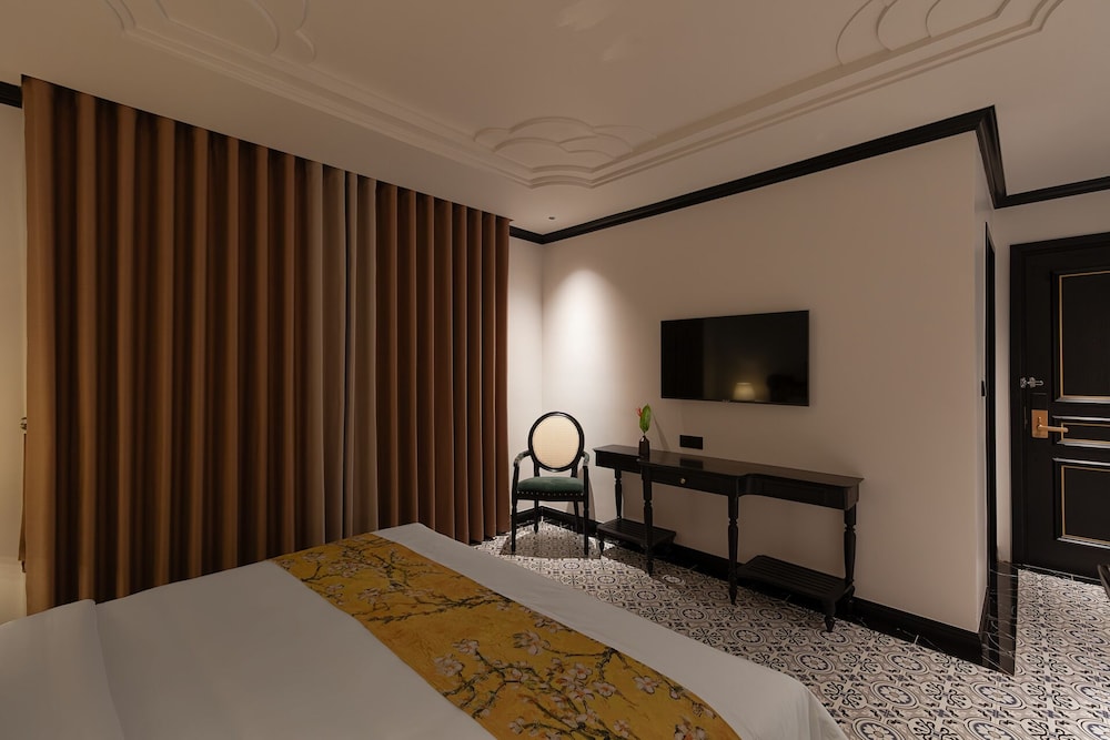 غرفة ديلوكس بسرير كينج بإطلالة على المدينة بشرفة، C'Lau Hotel Ninh Binh - A Gem Nestled in Ancient Quarter 4/10