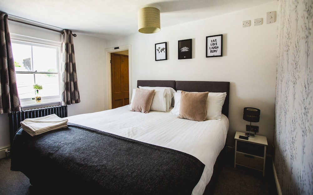 No. 8 Accommodation 9/24