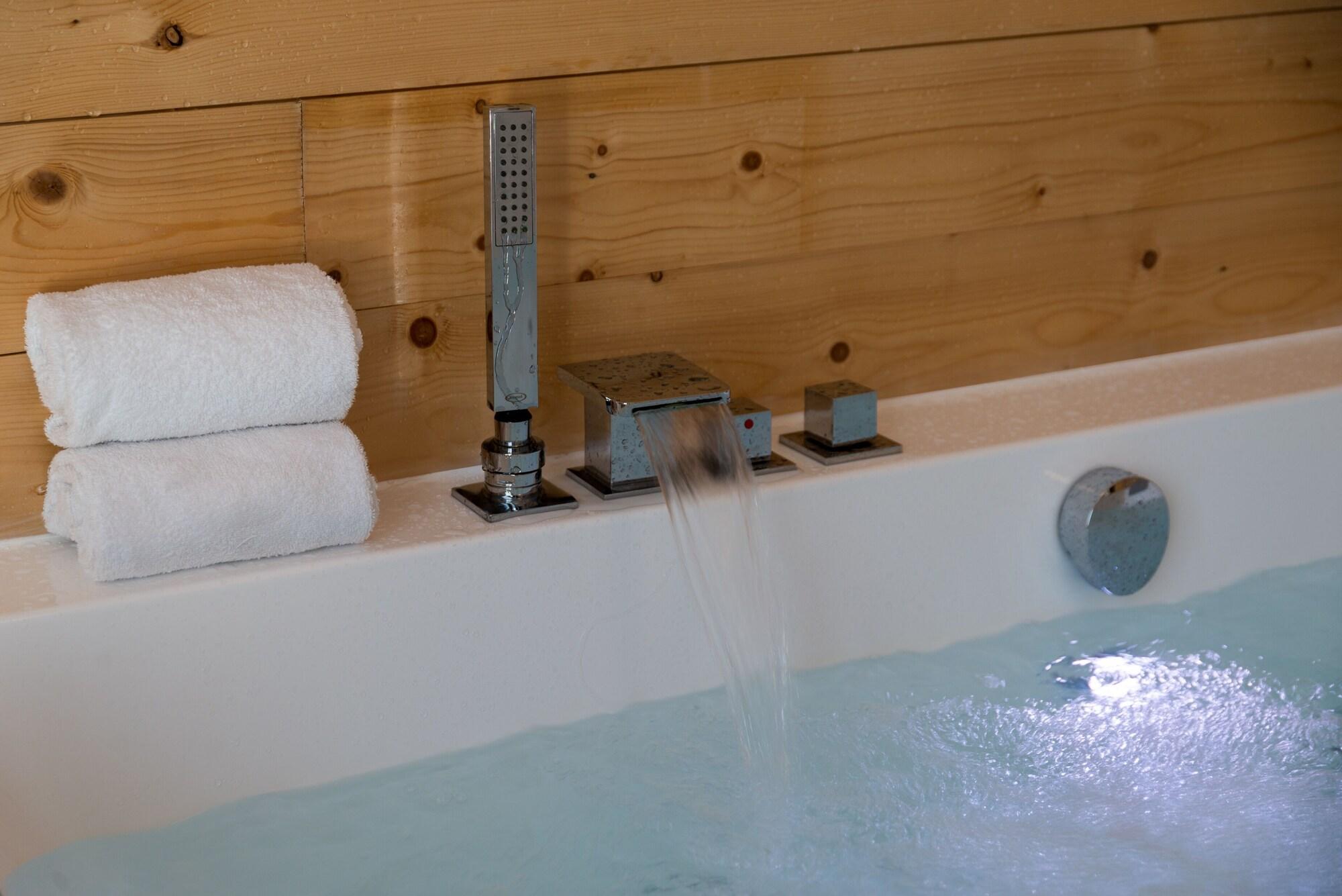 غرفة بجاكوزي، Hotel the Originals Martigues Clair 3/3