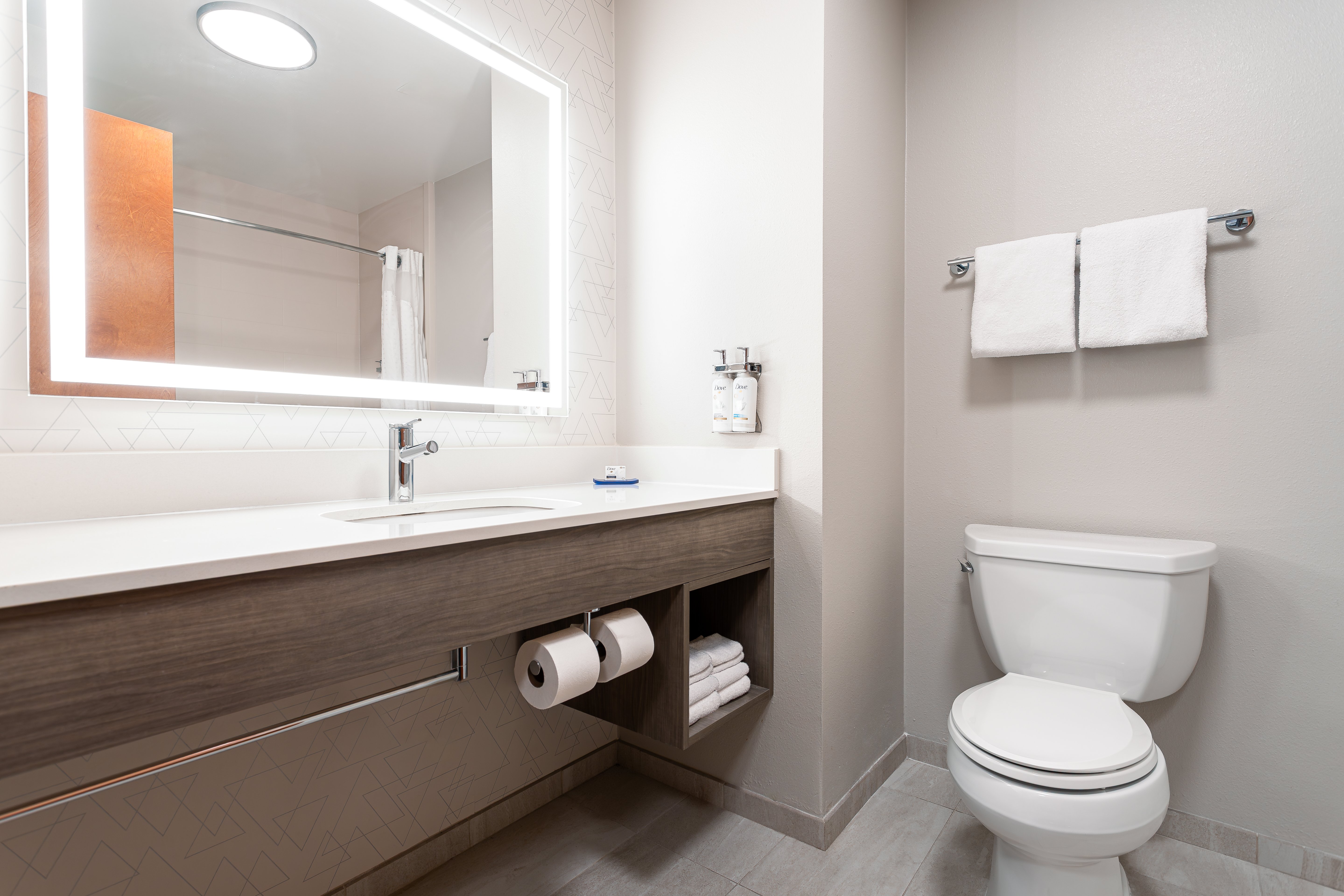 Holiday Inn Express Hotel And Suites Columbus Edinburgh 46/46