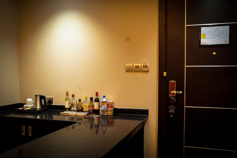 Arman Hotel 50/50