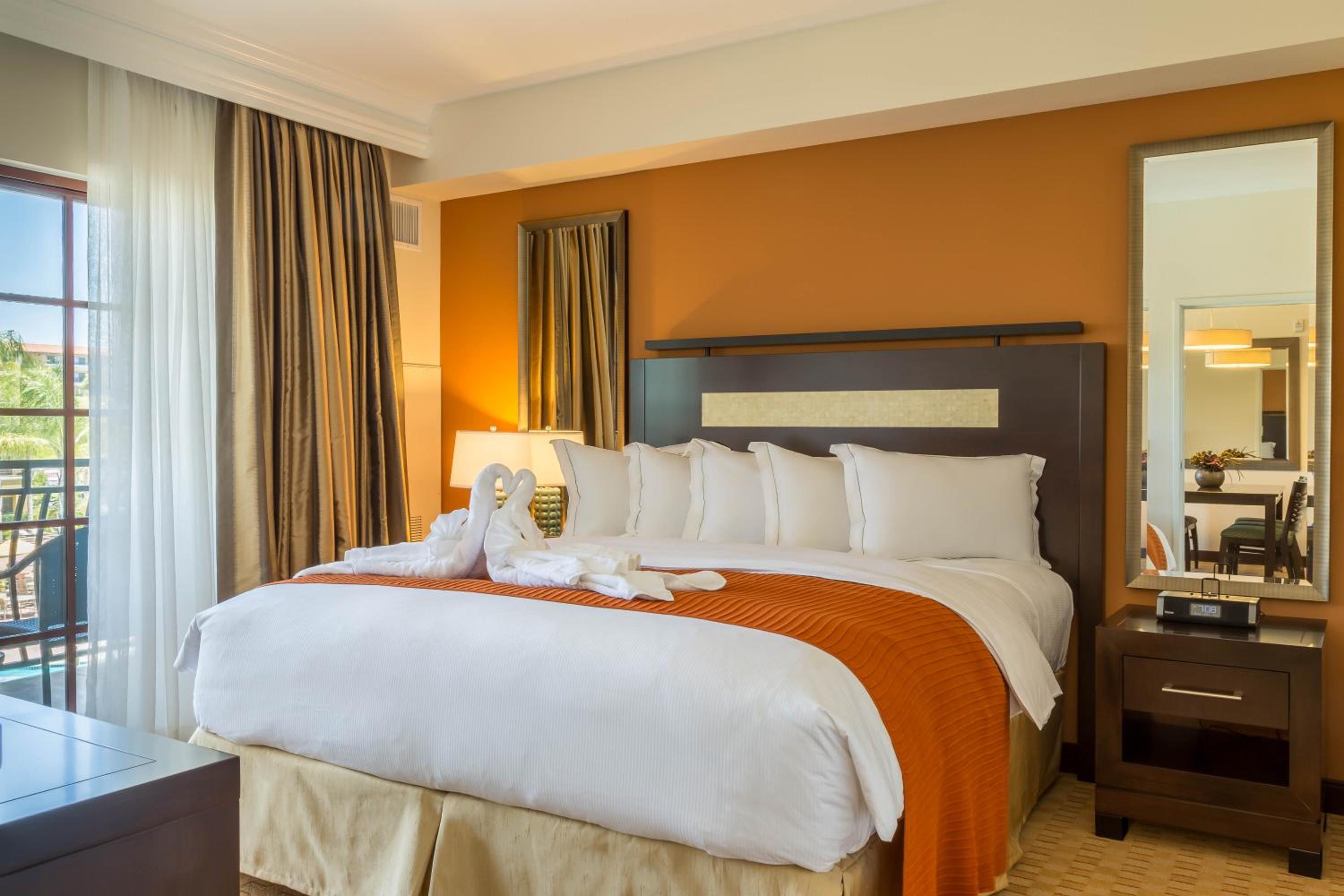 2 Bedrooms, Condo, Suite