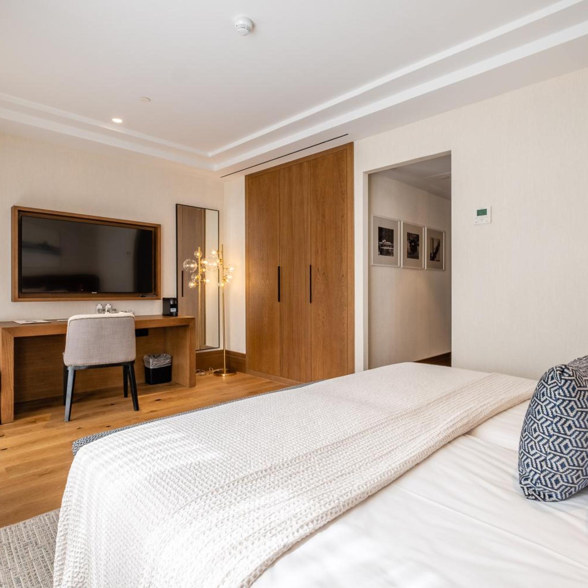 Room, King Bed