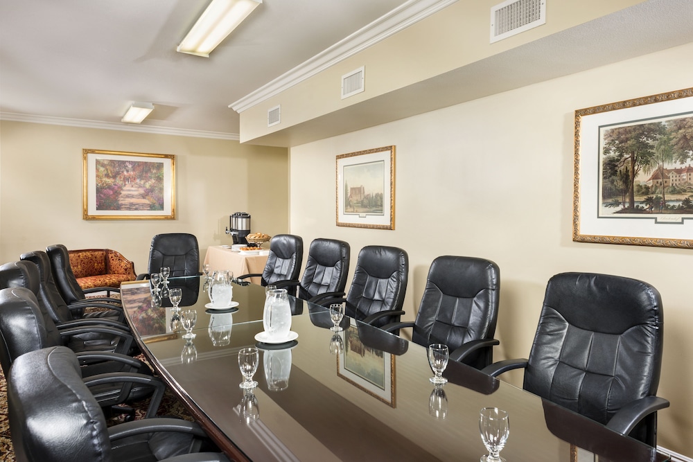 Ayres Suites 48/55