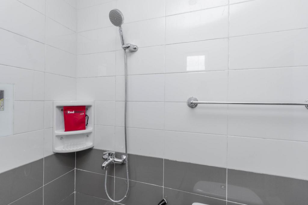 Reddoorz Plus Cipete Damai 30/33