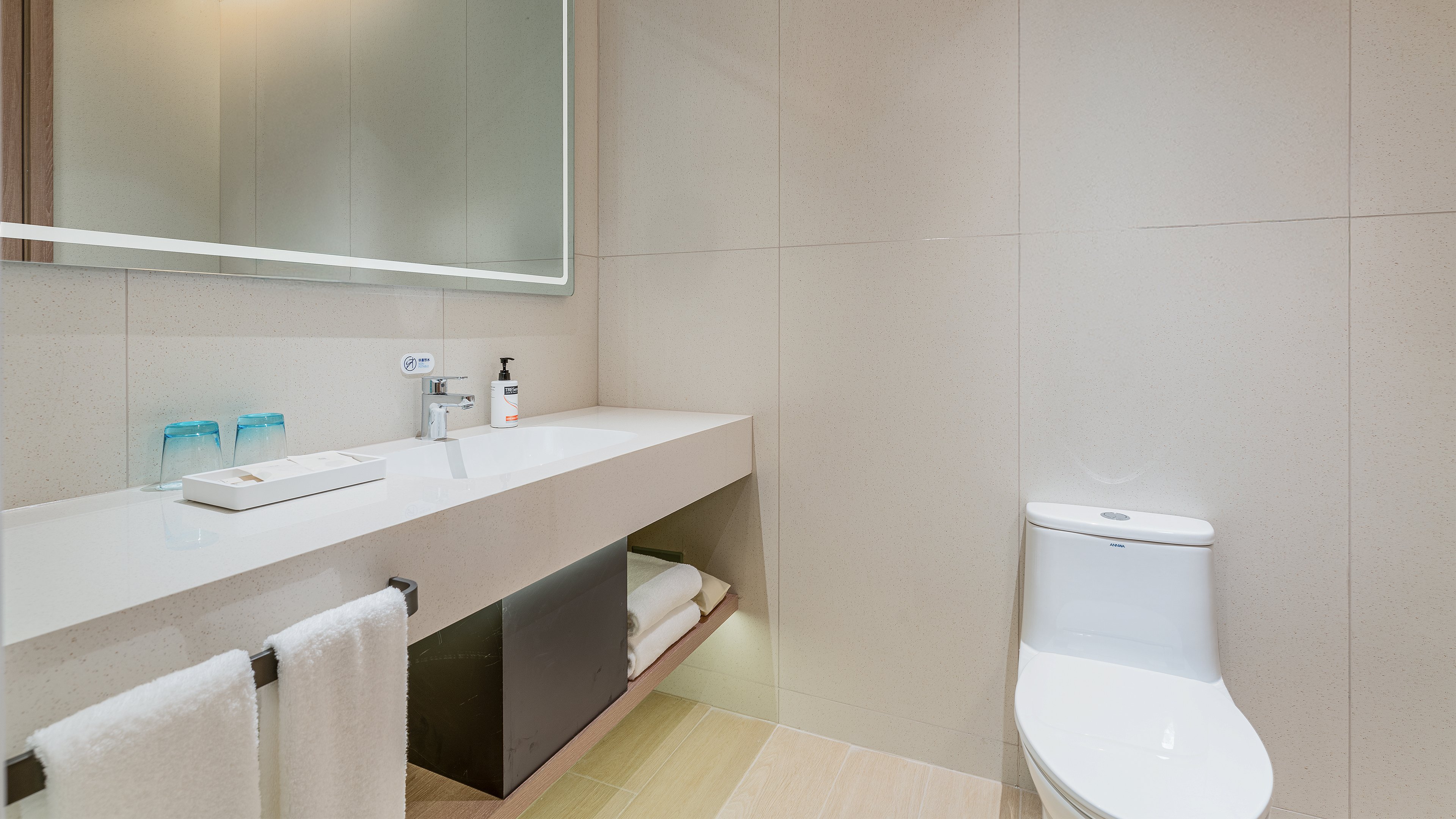 Holiday Inn Express Yangzhou Grand Canal Theatre 35/44