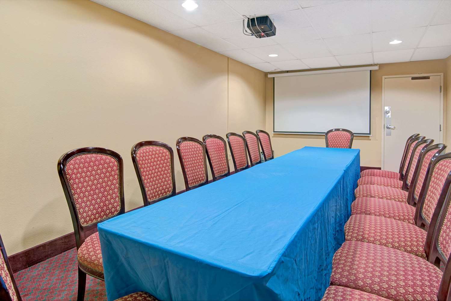 Microtel Inn And Suites Raleigh 29/60