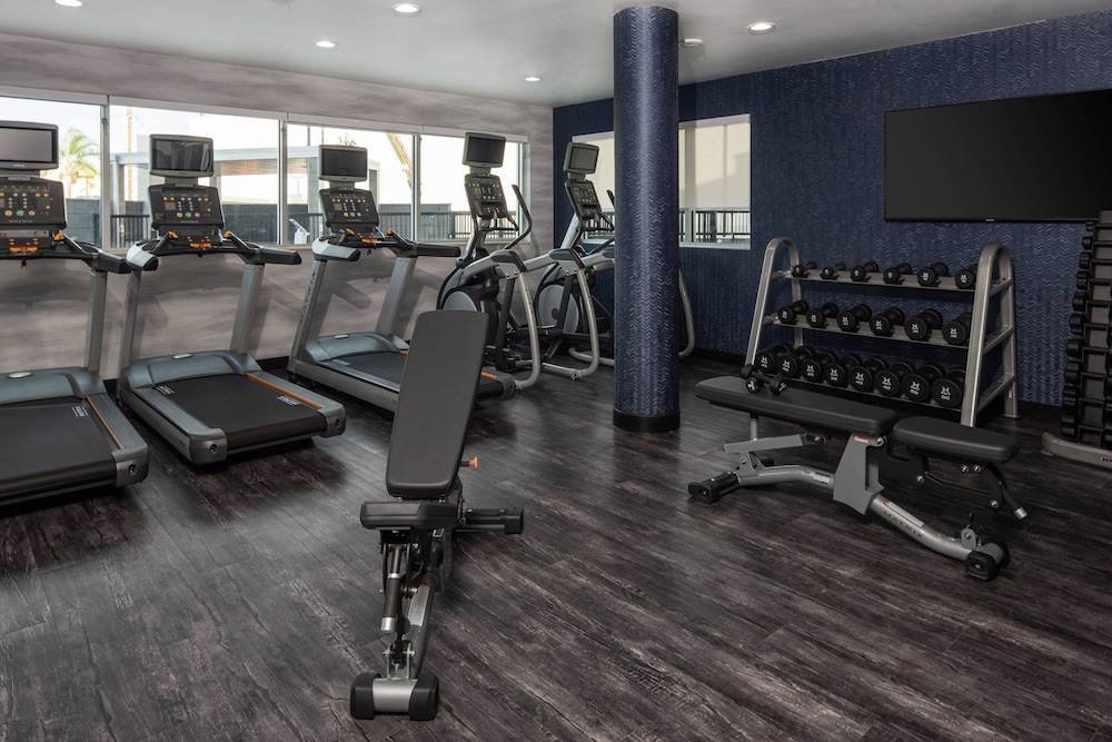 Fairfield Inn & Suites by Marriott Anaheim Los Alamitos 21/46