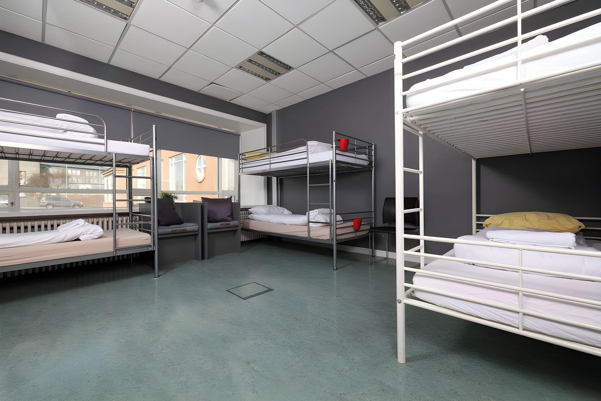 FEMALE DORM, 6 PEOPLE