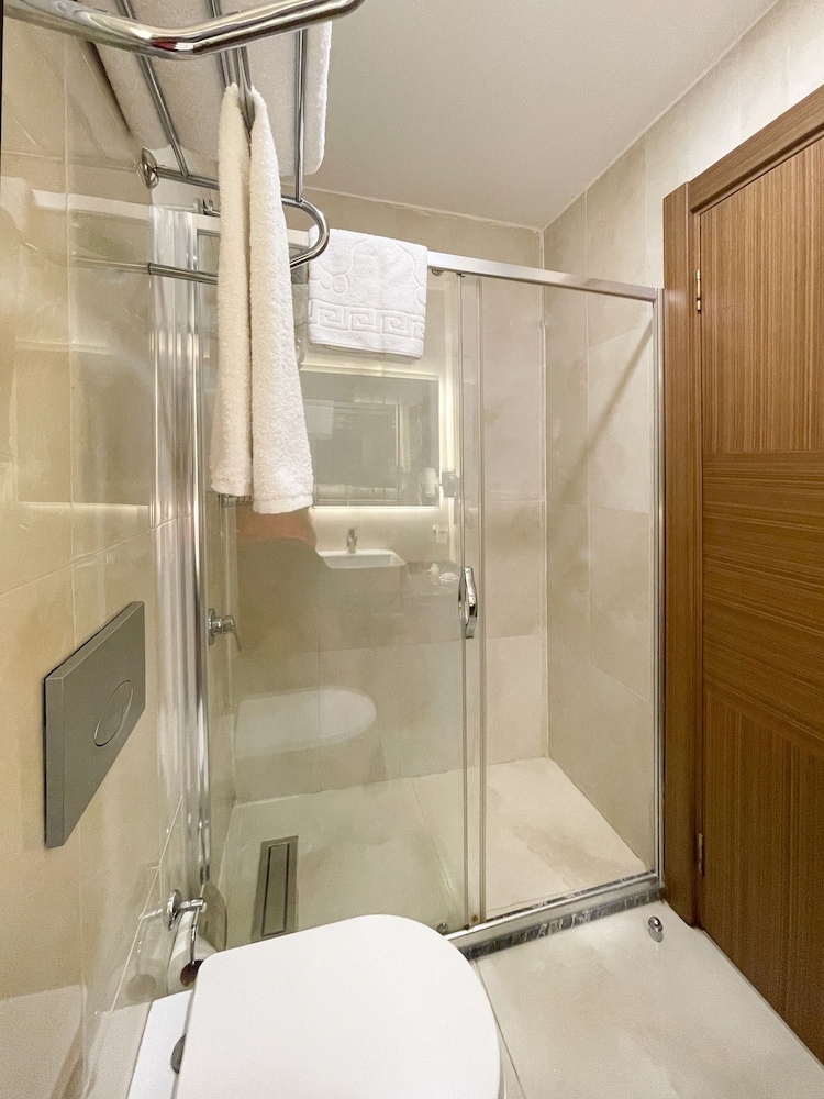 Atro Hotel 41/44