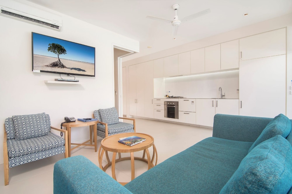 Pool Port Douglas 34/50