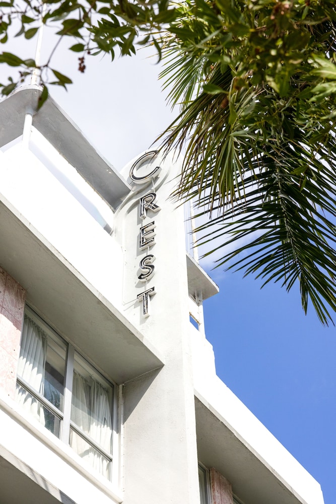 CREST Hotel & Suites photo4