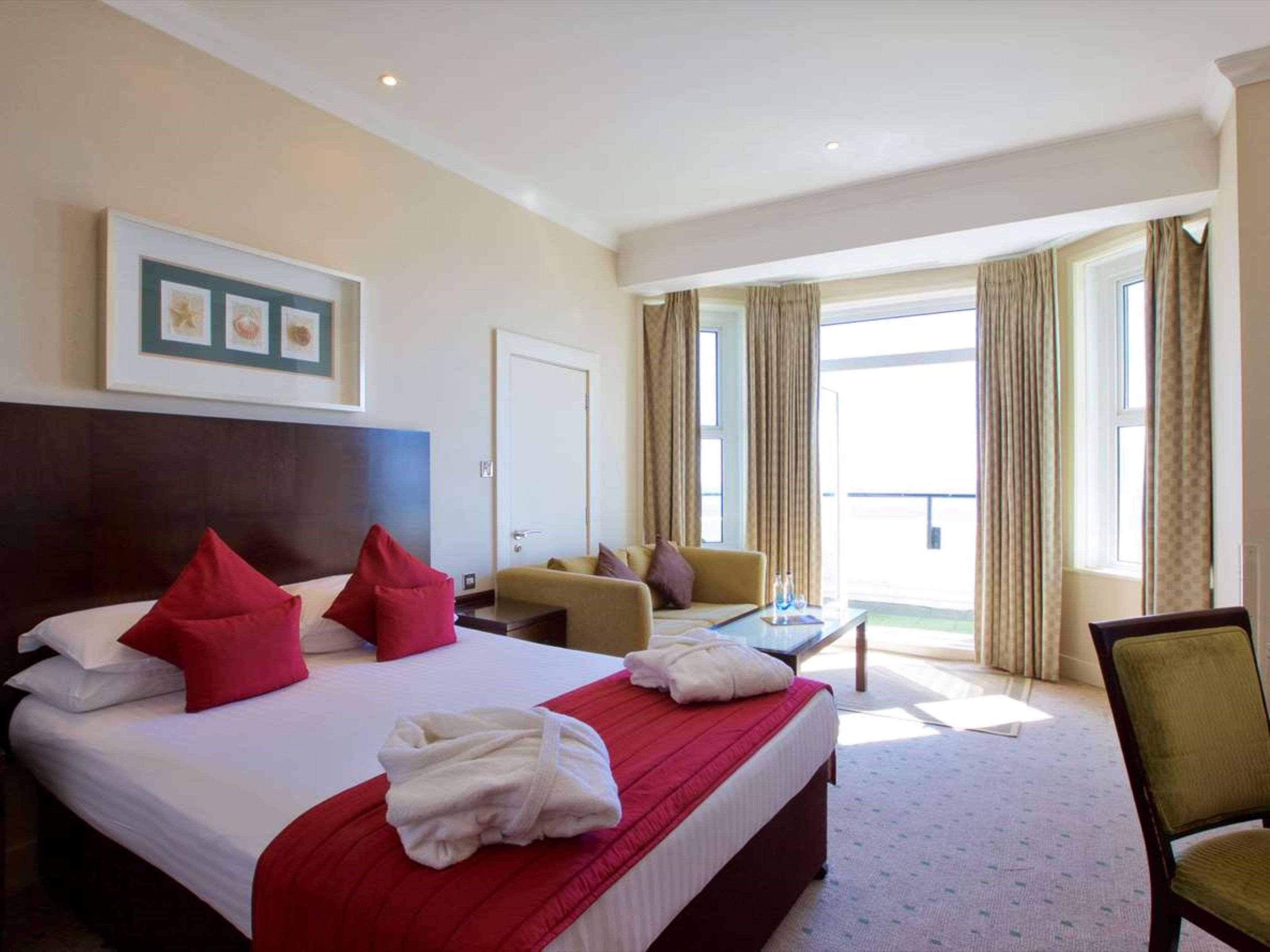FAMILY, 1 DOUBLE AND 1 SINGLE BED