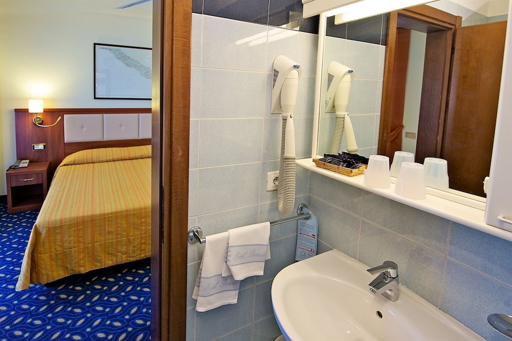Hotel Benaco 48/50