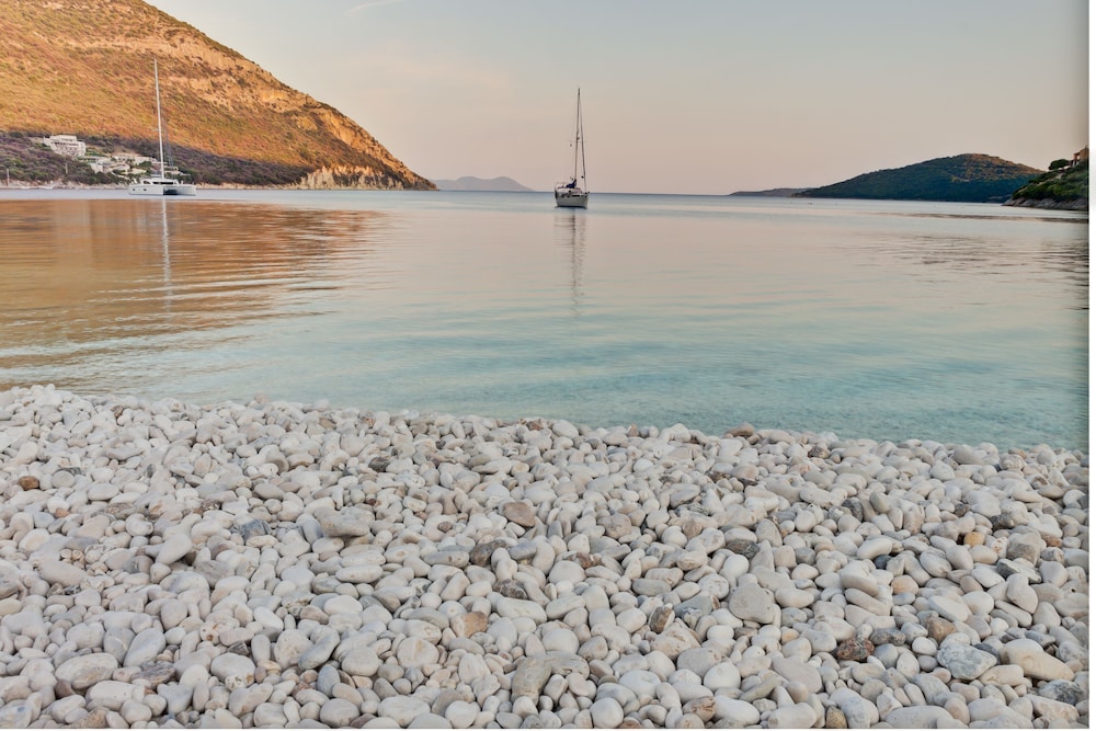 Rouda Bay Beach Hotel 45/50