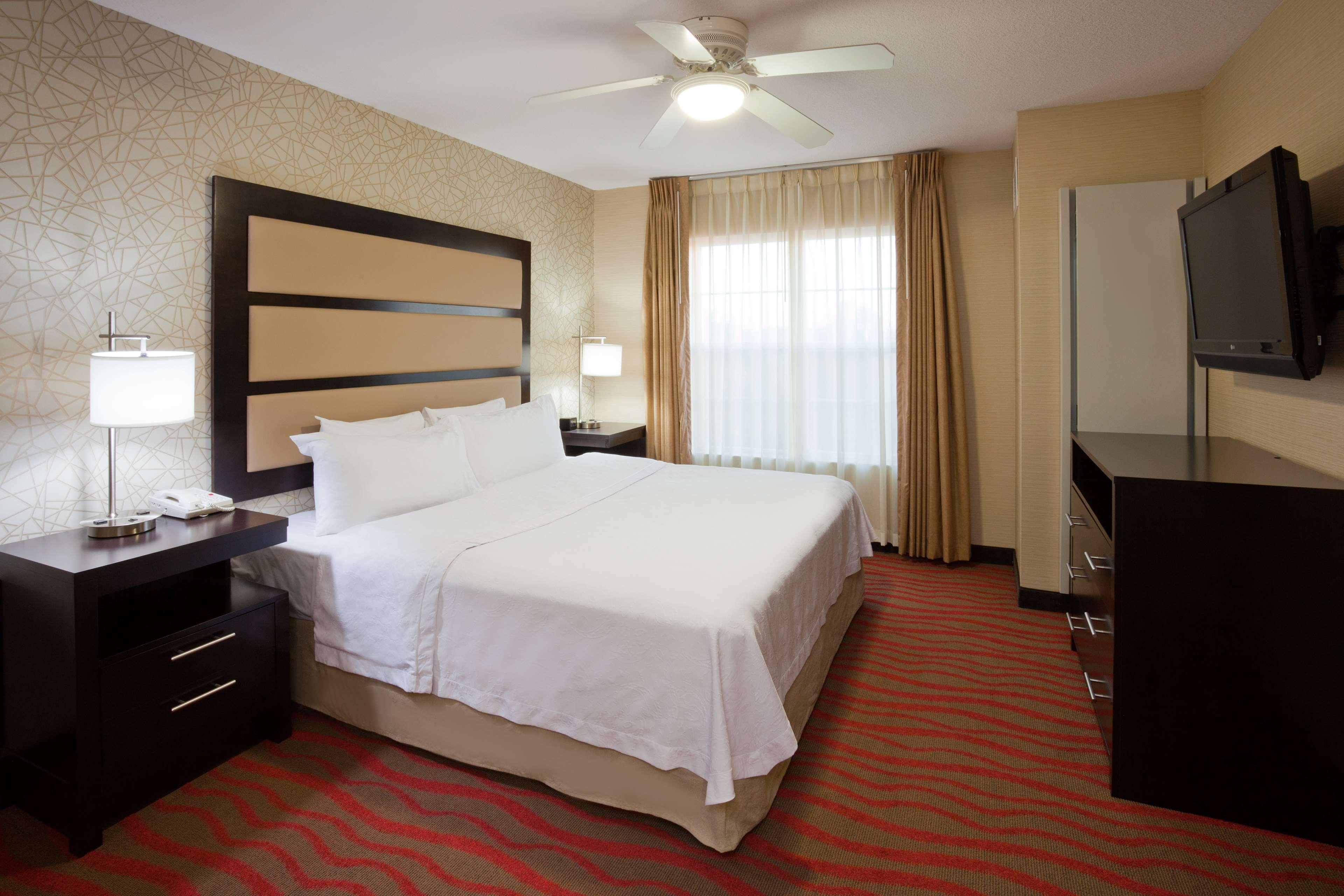 2 BEDROOMS, SUITE, KING BED, 2 QUEEN BEDS, 2 BATHROOMS