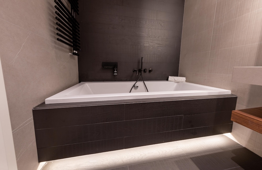 Yomo Centric Hotel 50/50
